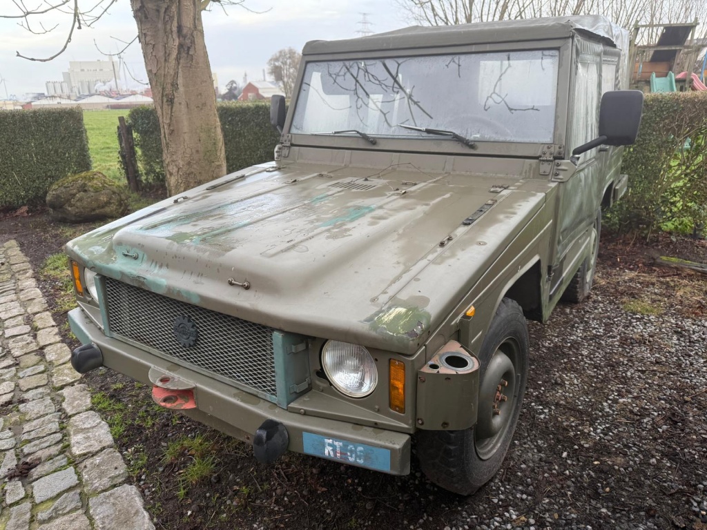24342109-3.jpg