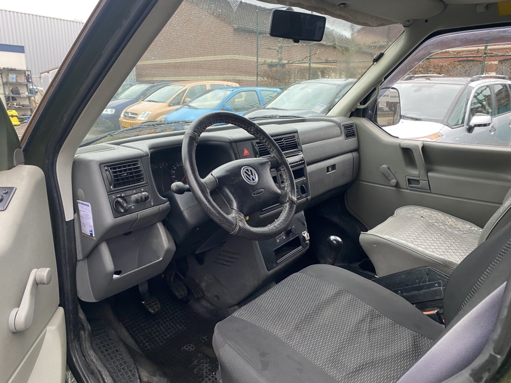 29744094-4.jpg