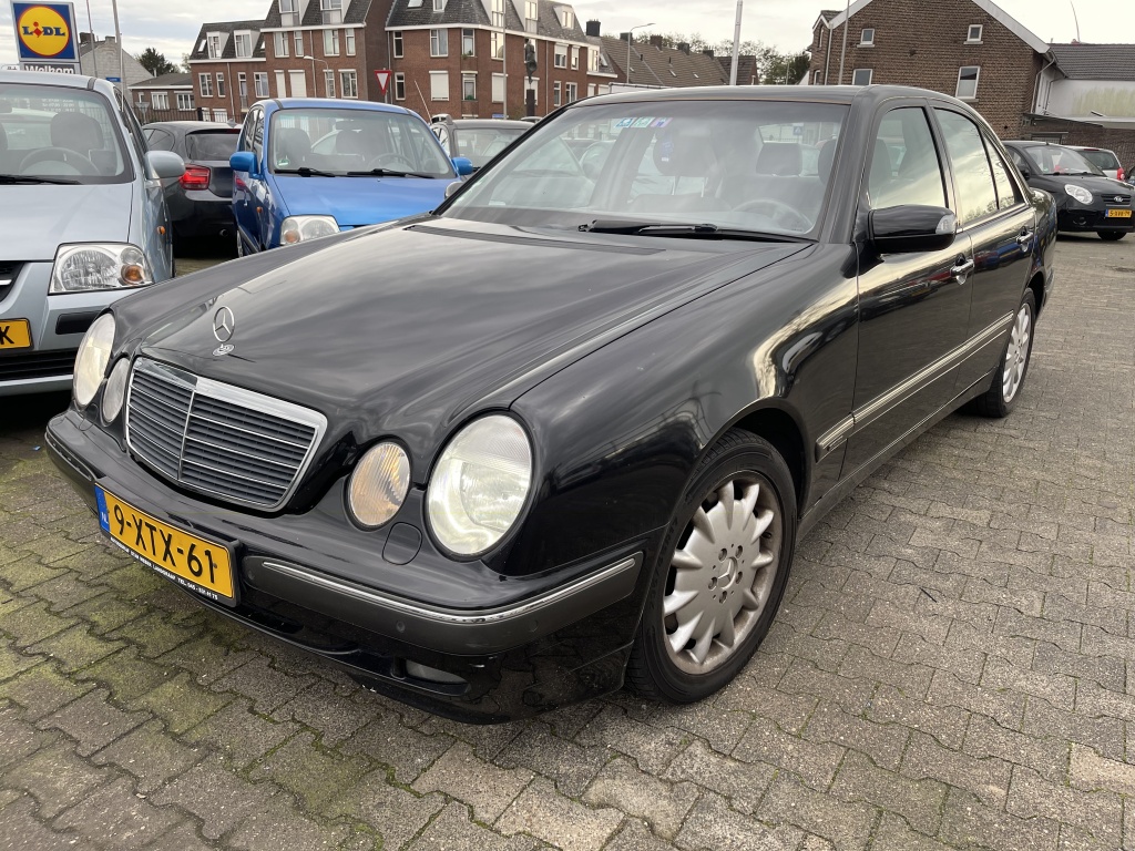 32268080 0.jpg