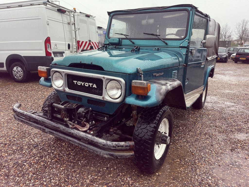 33704980 0.jpg