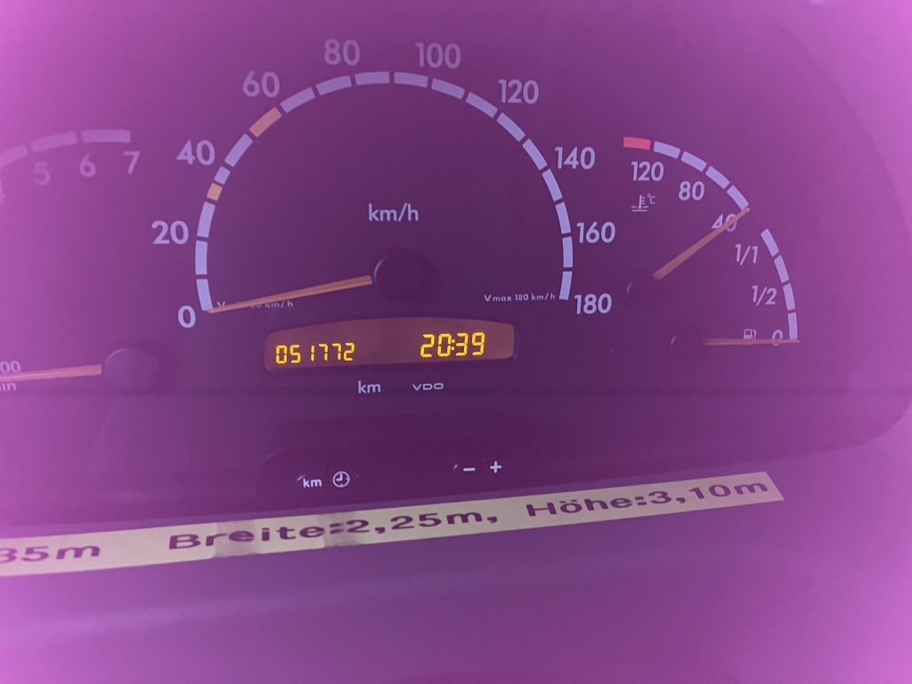 33967277-4.jpg