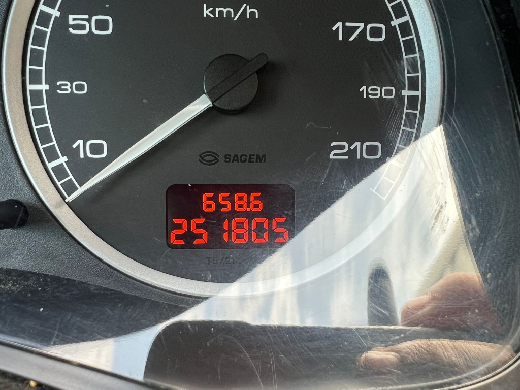 46677543-6.jpg