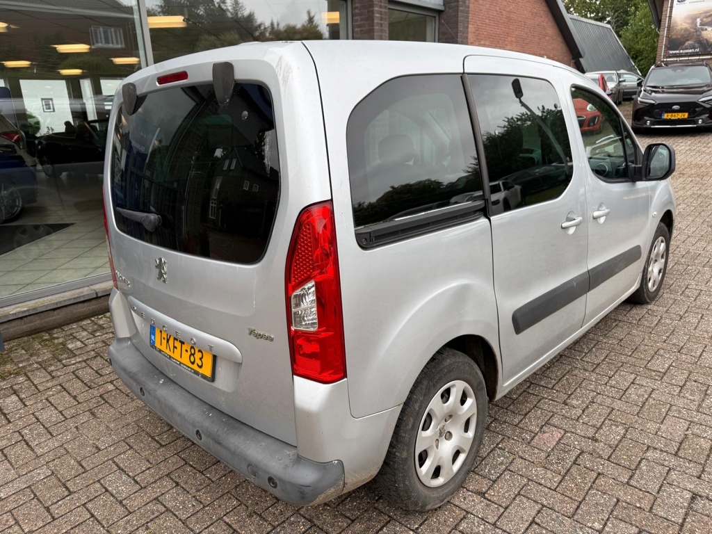 47489908-3.jpg