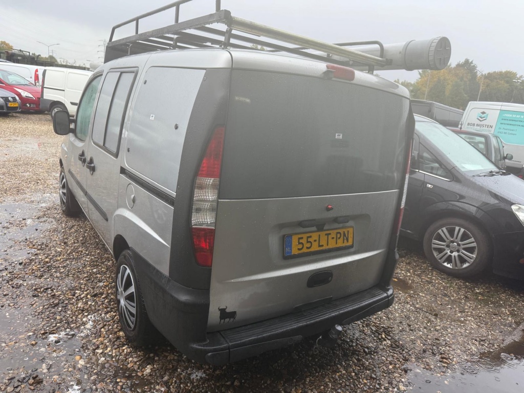 48625500-2.jpg