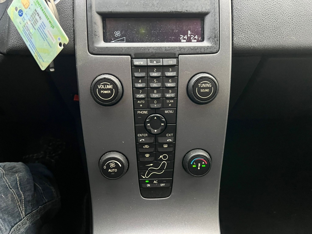 48698448-4.jpg