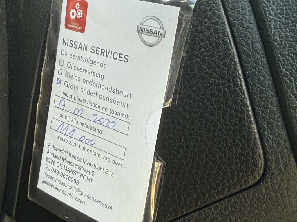 53607826-7.jpg